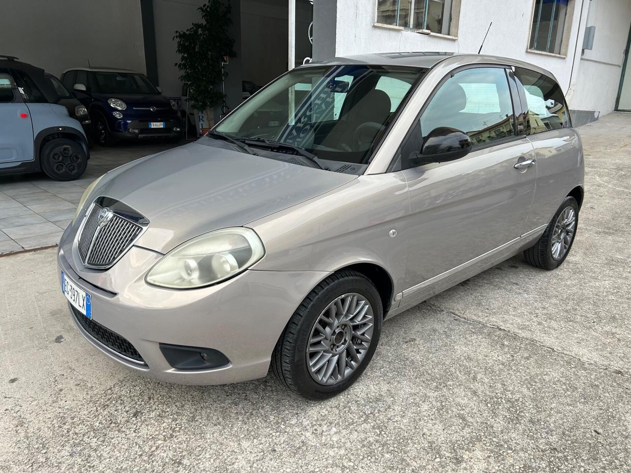 Lancia Ypsilon 1.3 MJ DIESEL NEOPATENTATI!!!!!!