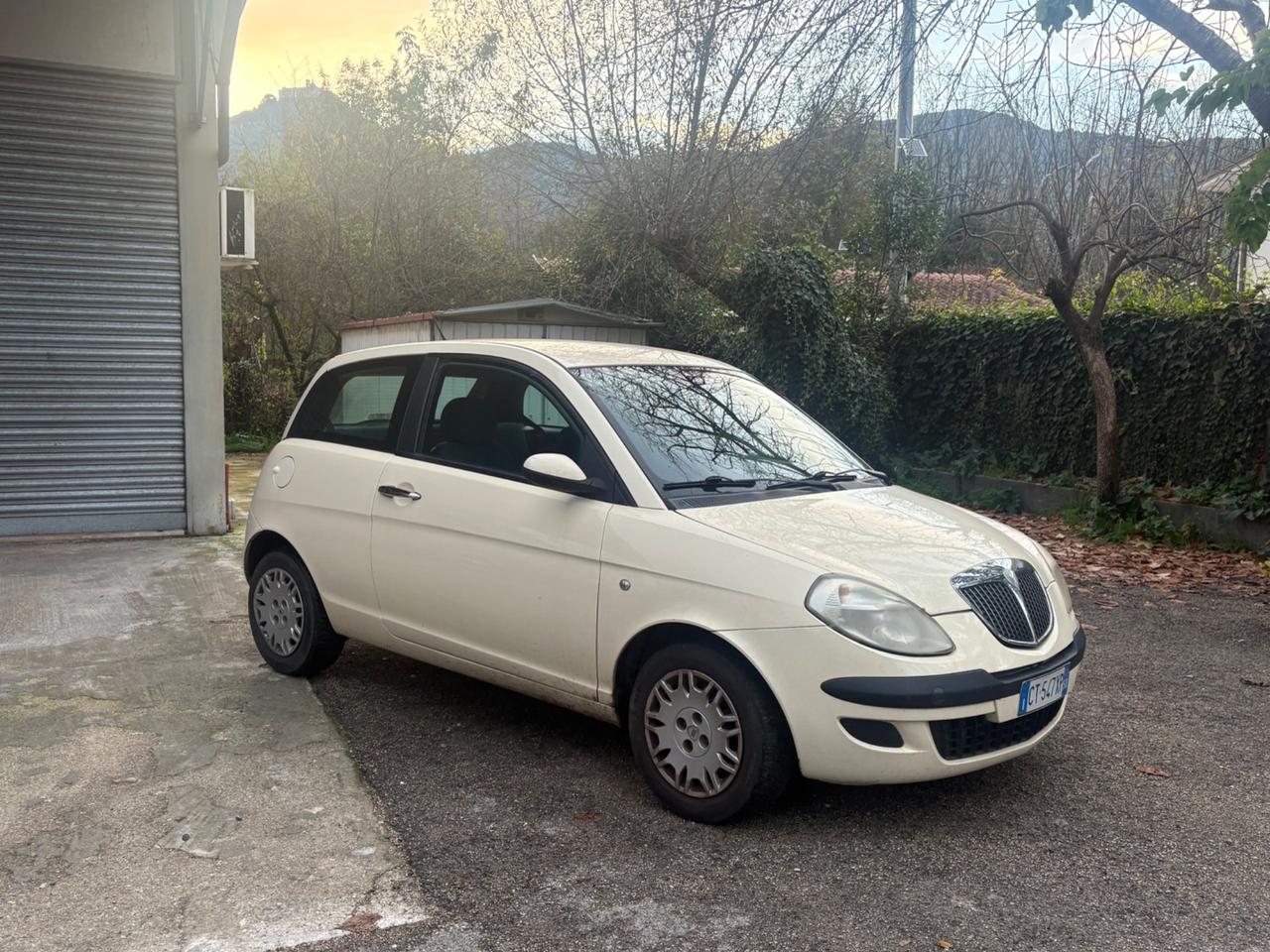 Lancia Ypsilon 1.2 FIRE