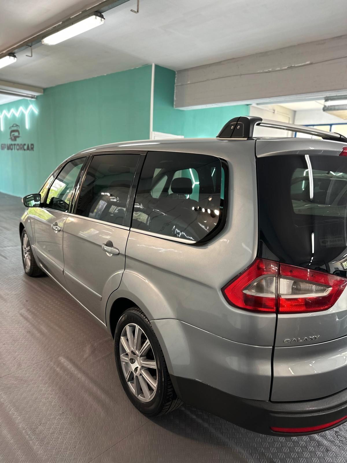 Ford Galaxy 2.2 TDCi 175 CV Ghia DPF