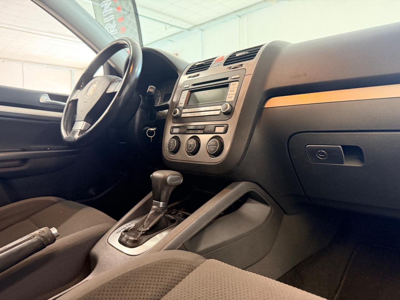 Volkswagen Golf 1.6 16V FSI 5p. tip. Comfortline