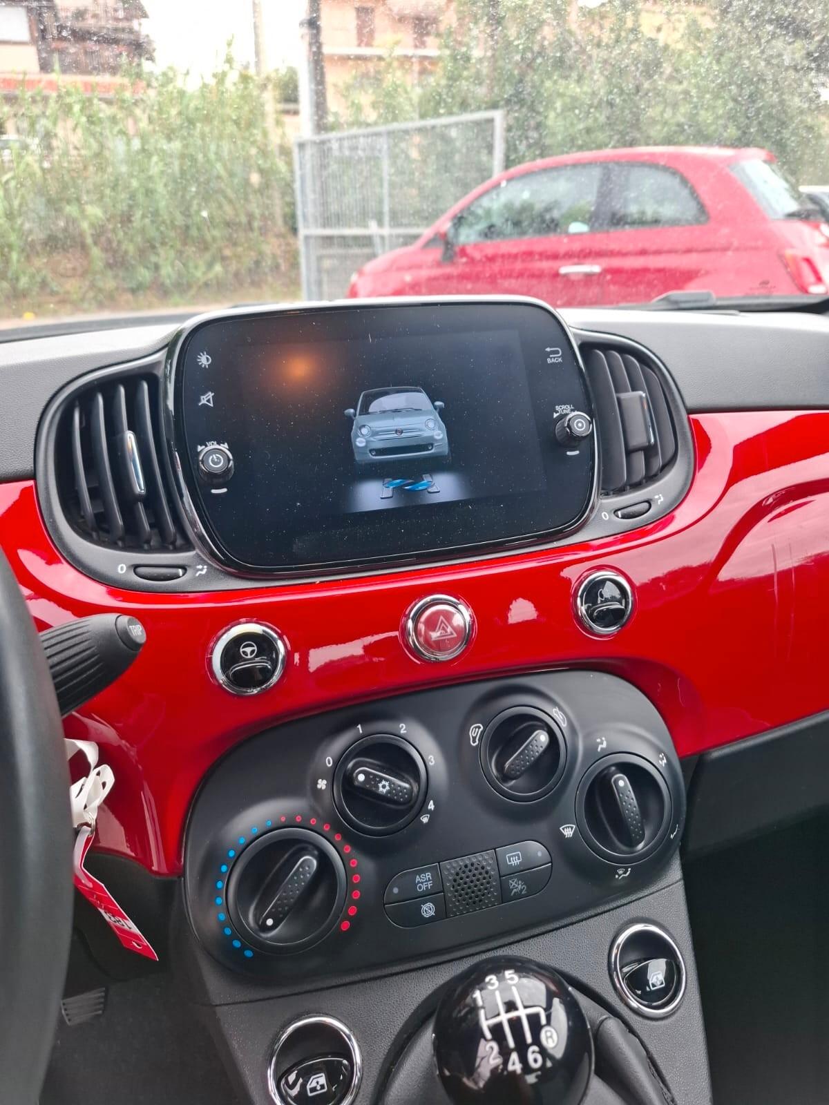 Fiat 500 1.0 Hybrid Dolcevita 61.000 KM Neopatentati