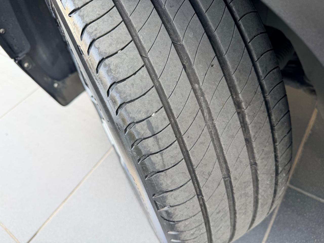 Volvo XC40 D3 AWD Geartronic Momentum in garanzia