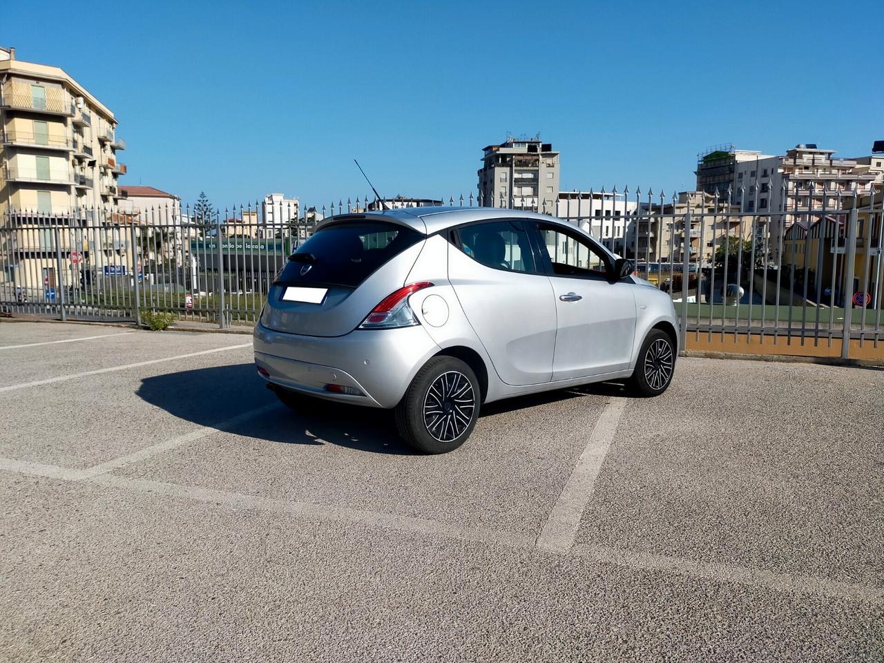 Lancia Ypsilon 1.2 69 CV 5 porte Gold