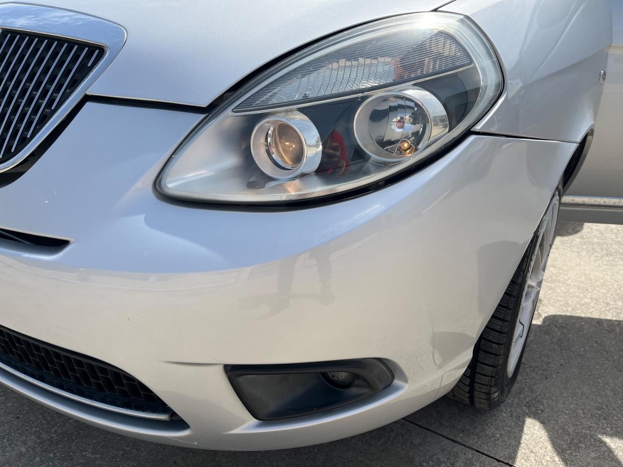 Lancia Ypsilon 1.2 69 CV Unyca