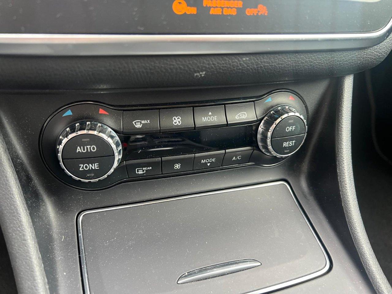 Mercedes GLA 180 Night Edition auto
