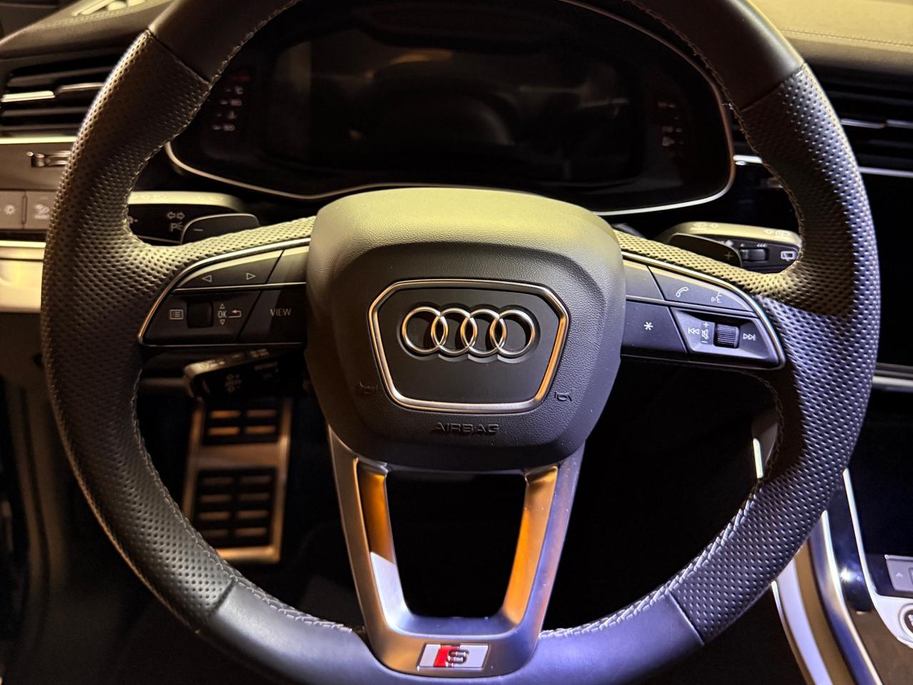 PAZZESCA AUDI Q8 S-LINE MILD-HYBRID CON SOLI 17.621 KM