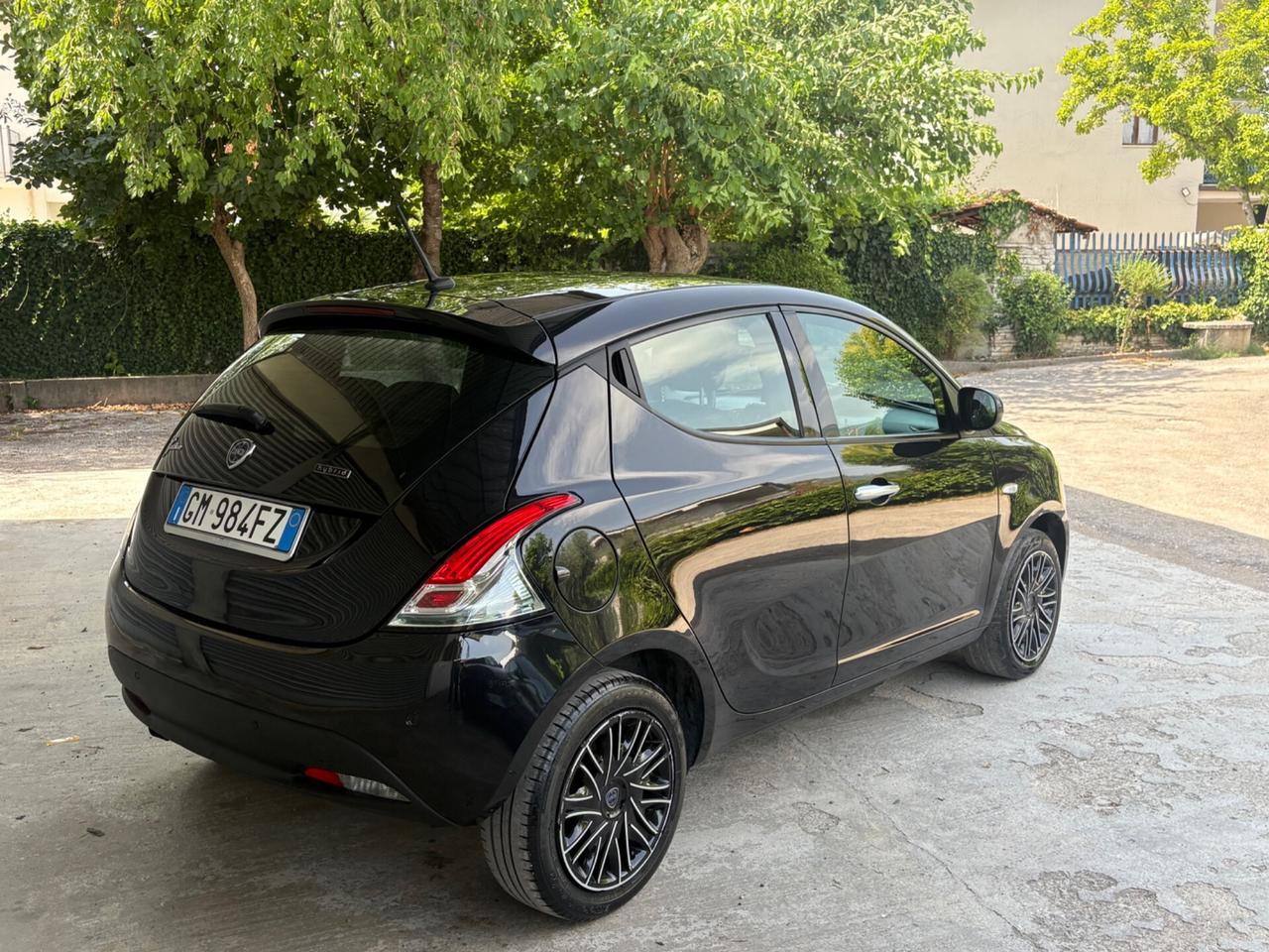 Lancia Ypsilon 1.0 FireFly 5 porte S&S Hybrid Ecochic UnYca