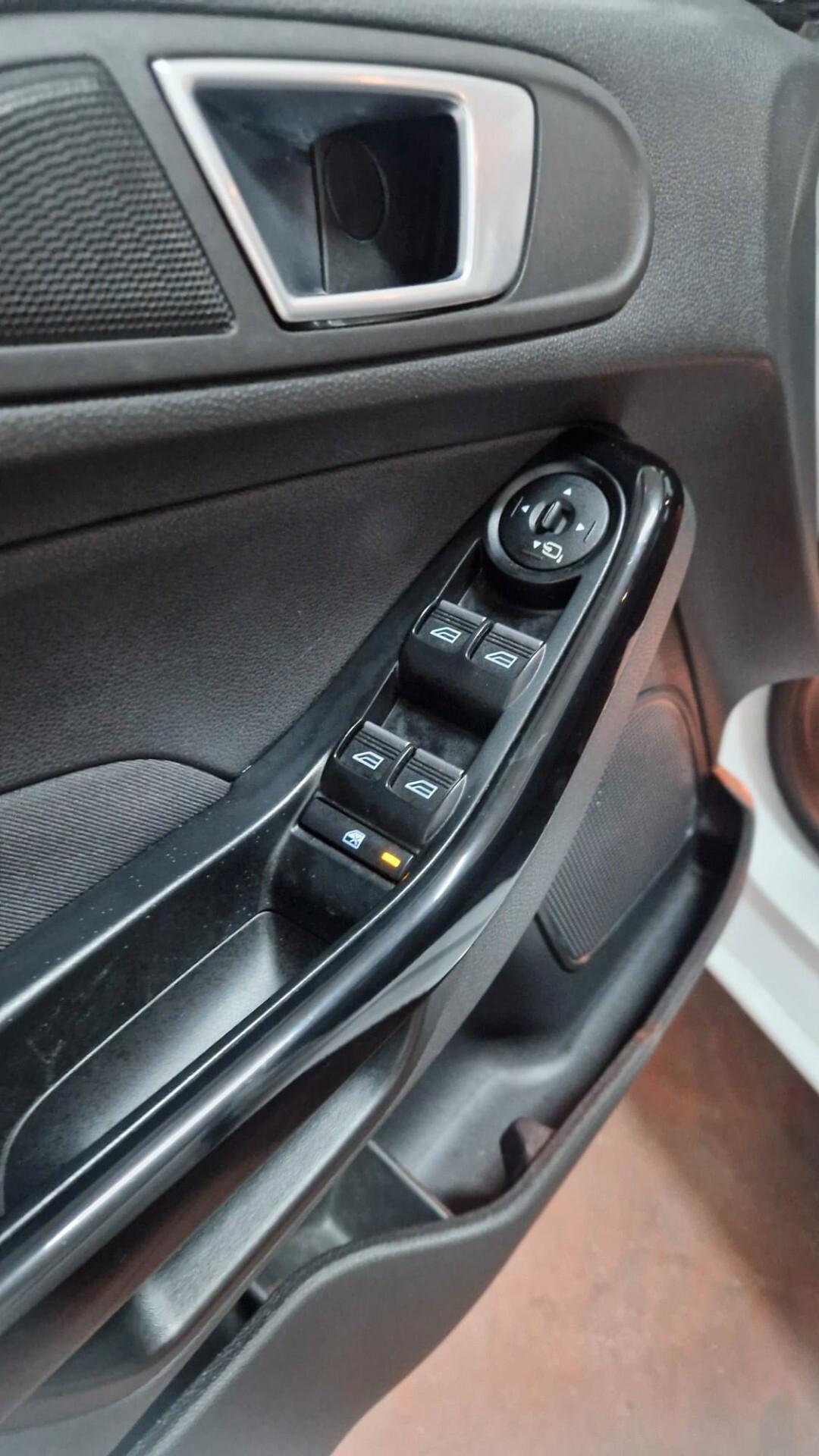 Ford Fiesta 1.5 TDCi 5 porte Titanium neopatentati ok