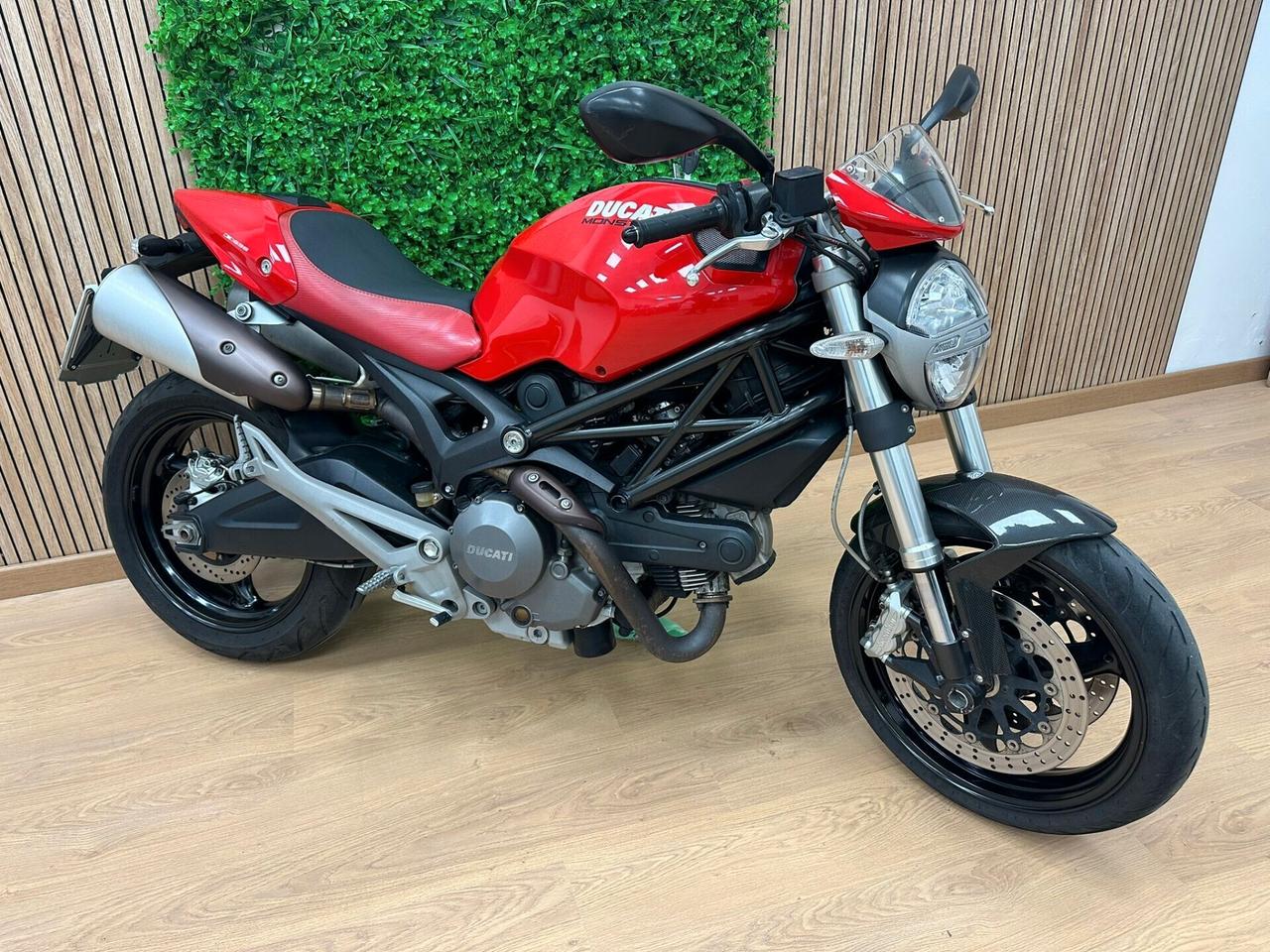 DUCATI MONSTER 696 - 2010 DA 79€ AL MESE