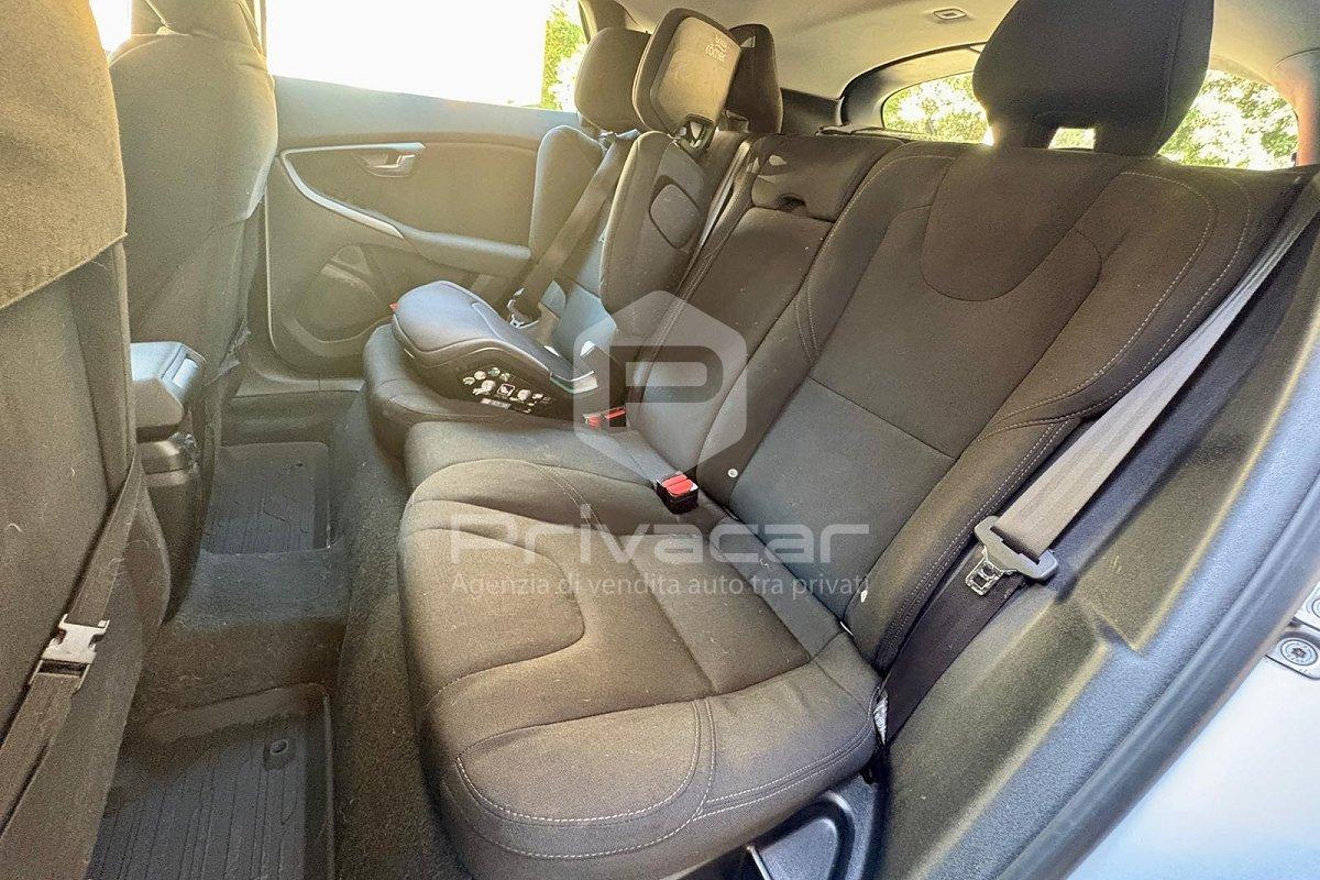 VOLVO V40 D2 R-design Kinetic