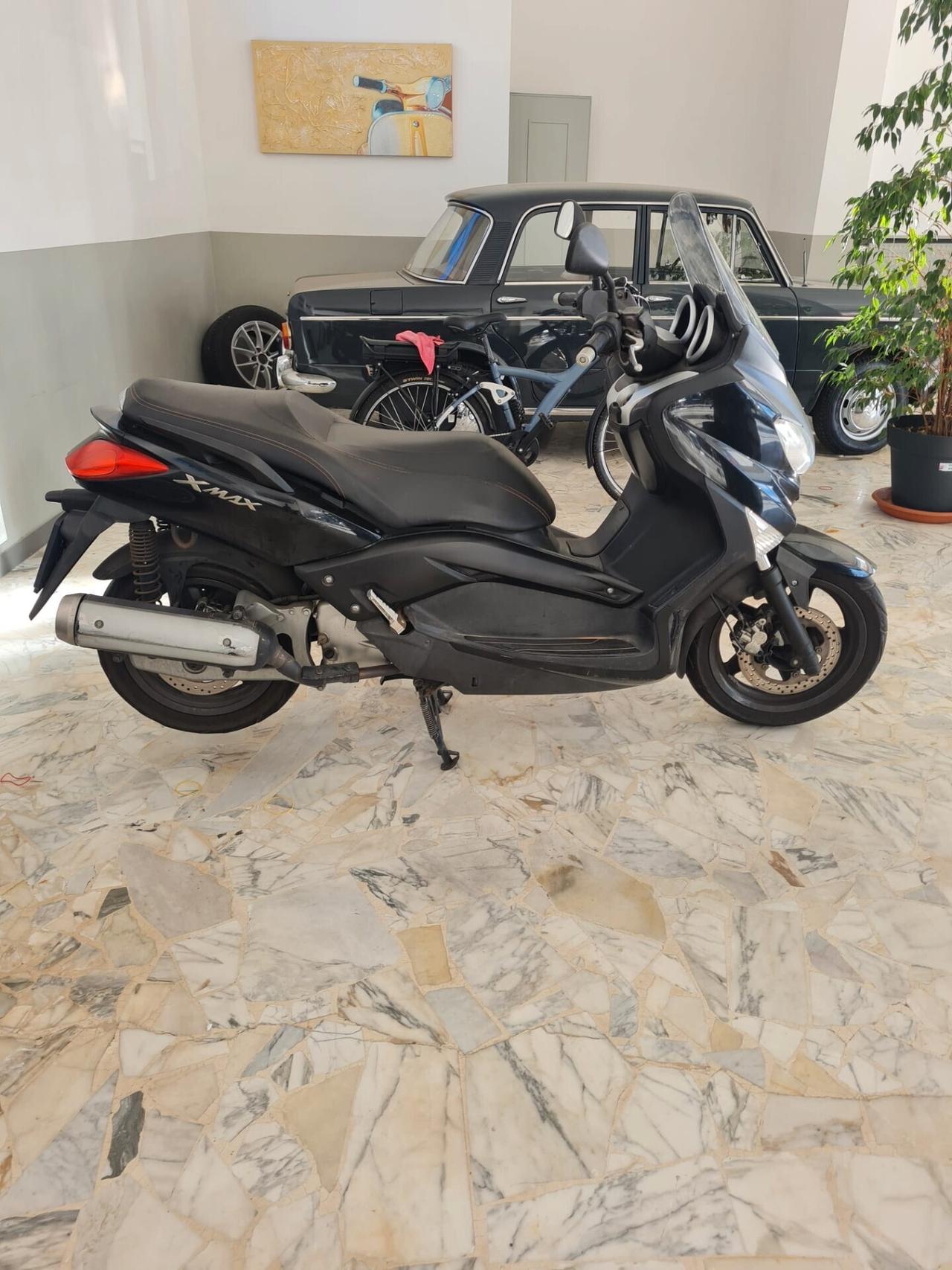 Yamaha X-Max 125 XMAX