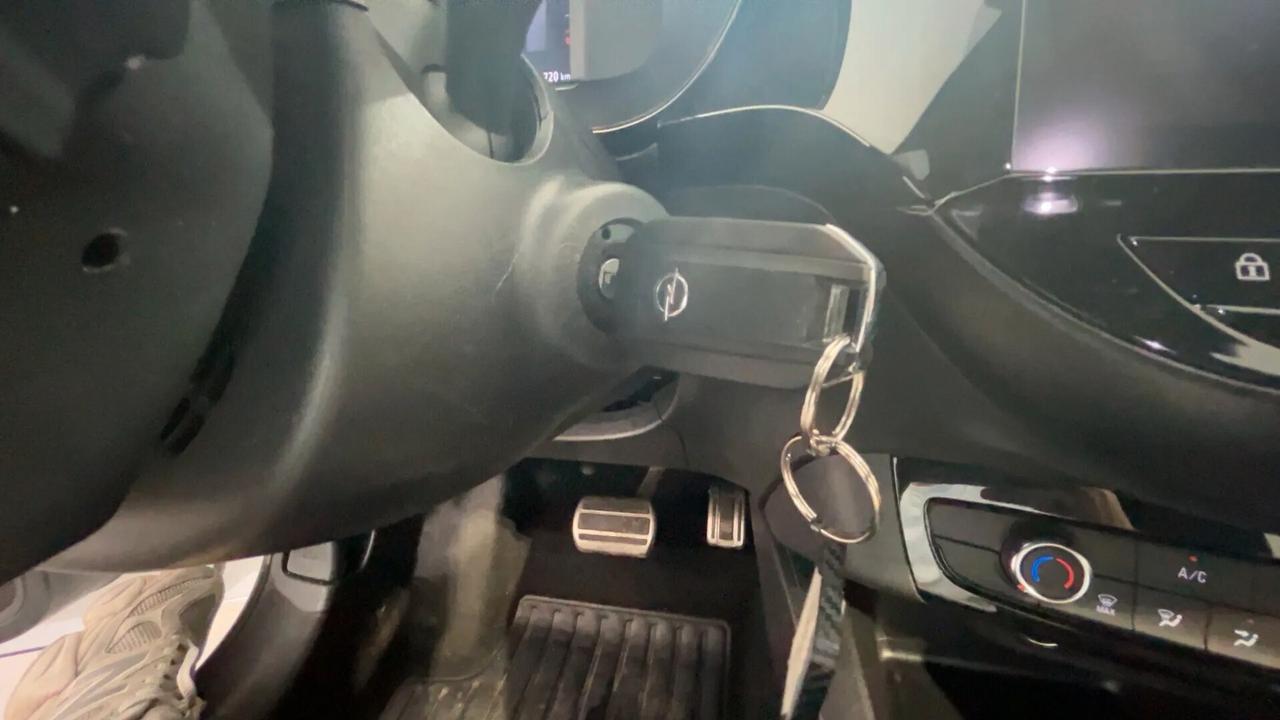 Opel Corsa Hybrid 110 CV aut. GS