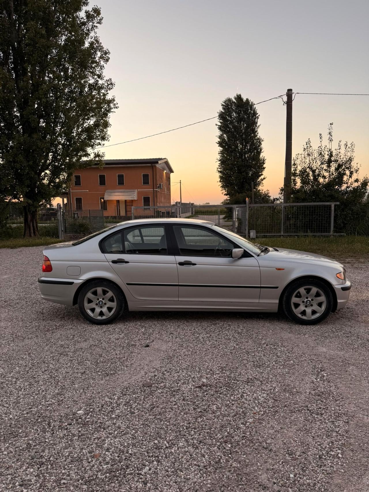 BMW 320d E46 – TRAZIONE POSTERIORE – INTERNI IN PELLE