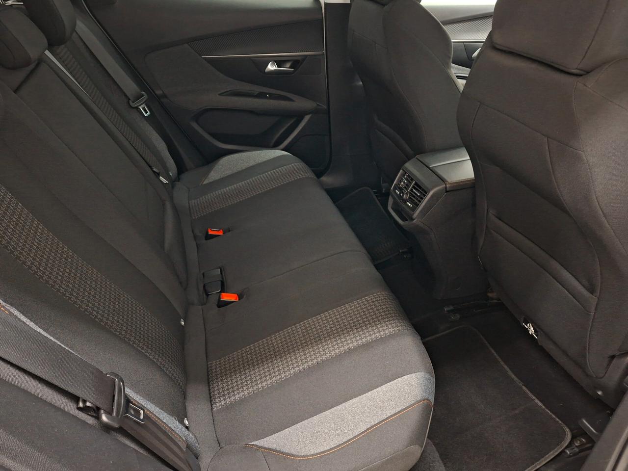 Peugeot 3008 Business 1.5 BlueHDi 130cv