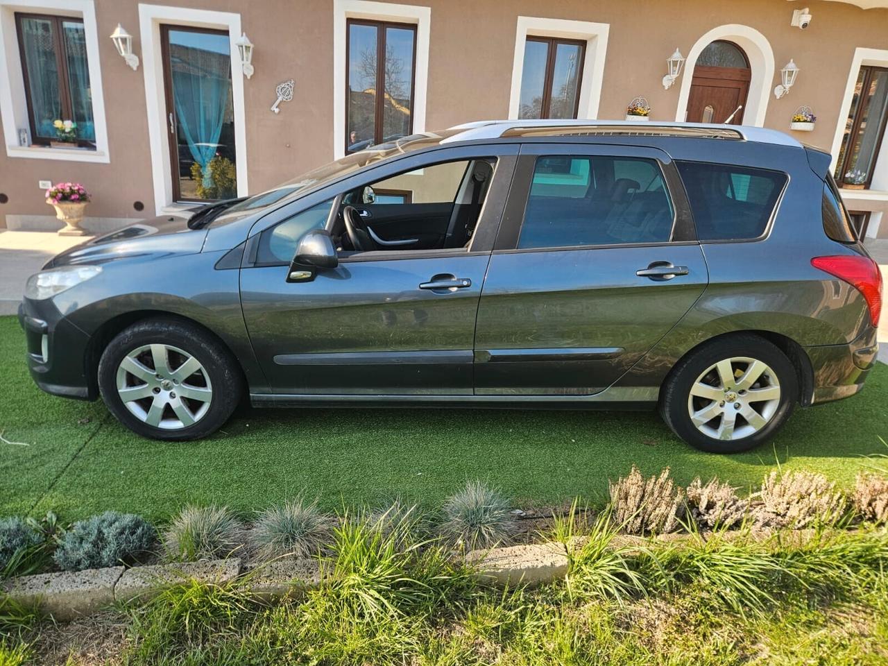 Peugeot 308 2.0 HDi 136CV aut. SW Ciel Féline 7 posti