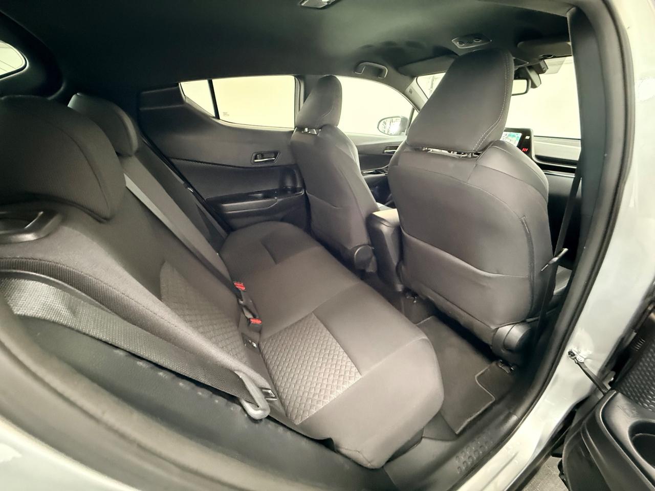 Toyota C-HR 1.8 Hybrid E-CVT 98cv Lounge 07/2022 Neopatentati
