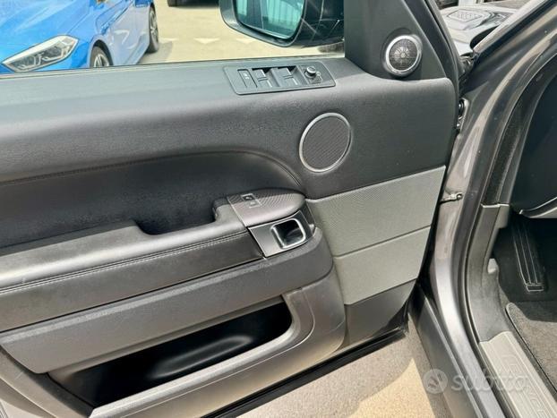 LAND ROVER Range Rover Sport 3.0 TDV6 HSE Dynami
