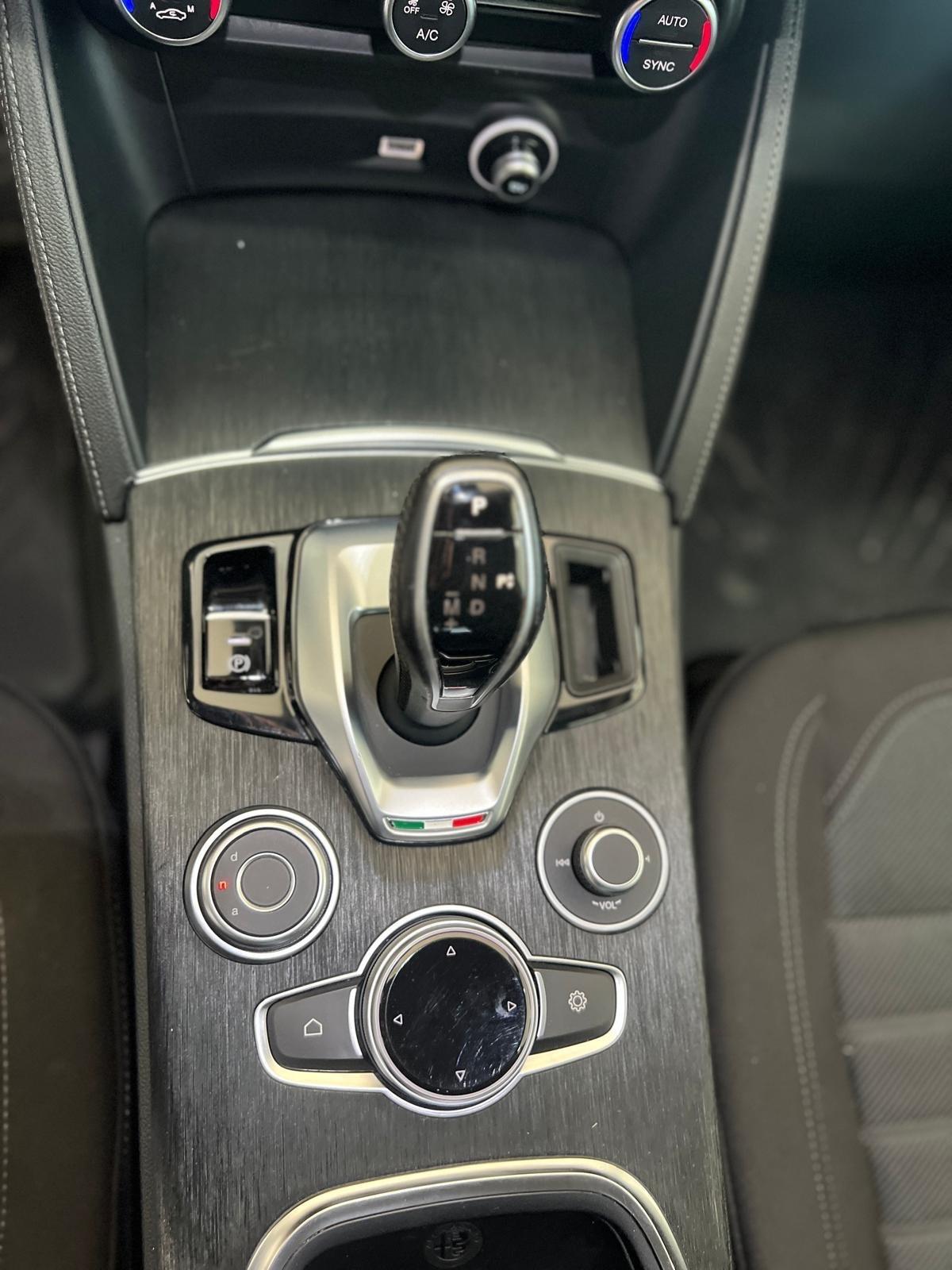 Alfa Romeo Stelvio 2.2 Turbodiesel 160 CV AT8 RWD