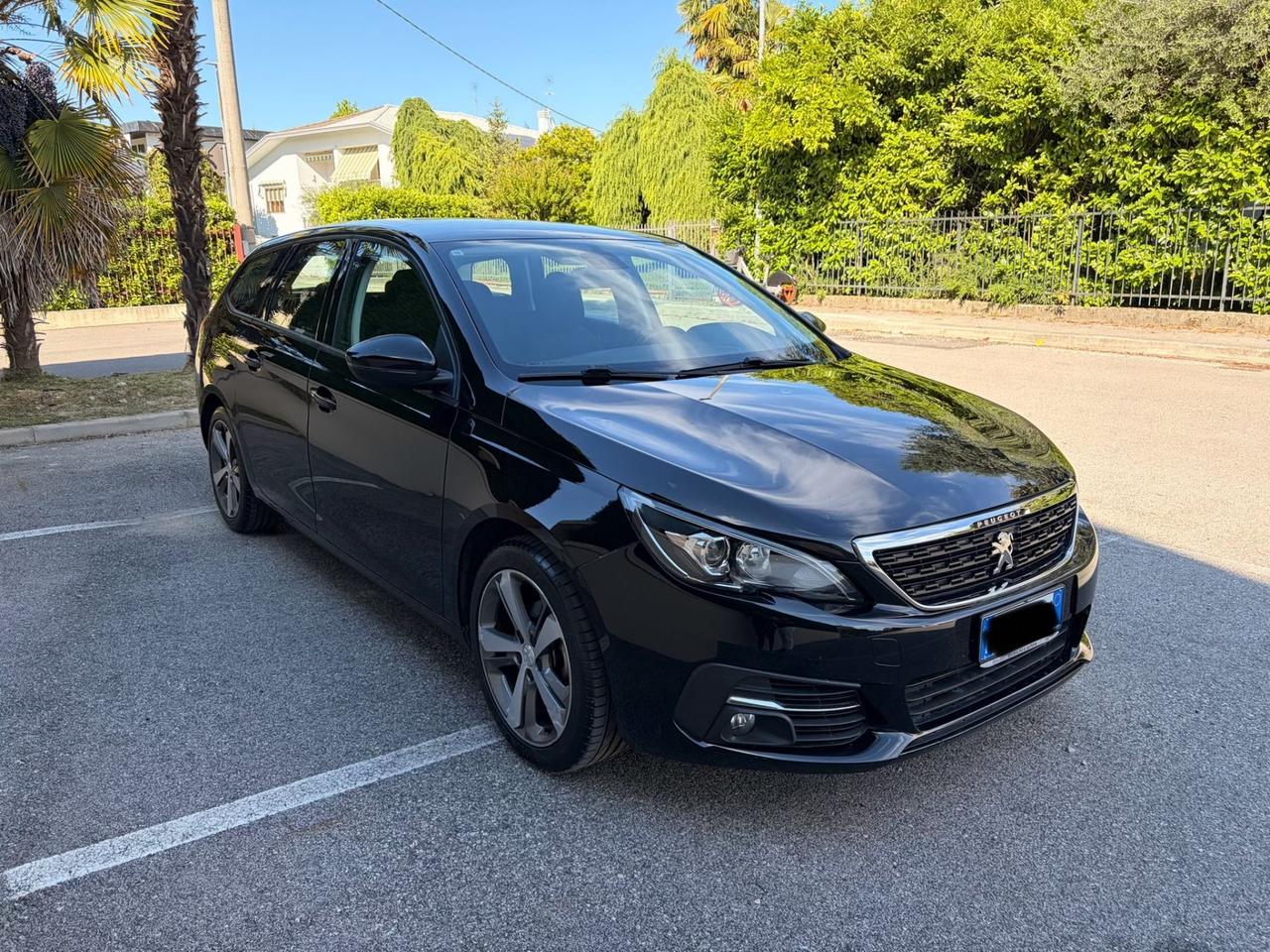 Peugeot 308 BlueHDi 130 S&S SW Allure