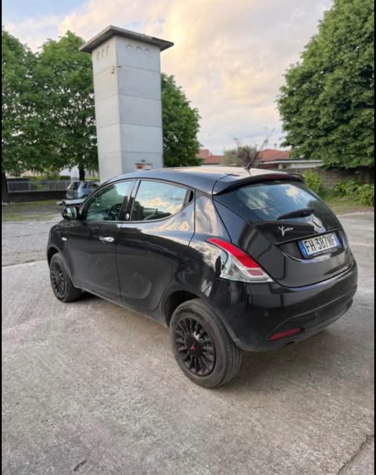 Lancia Ypsilon 0.9 TwinAir 85 CV 5 porte Metano Ecochic Gold