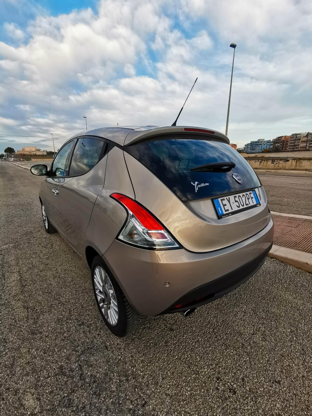 Lancia Ypsilon 1.3 MJT 16V 95 CV 5P. Gold 2015