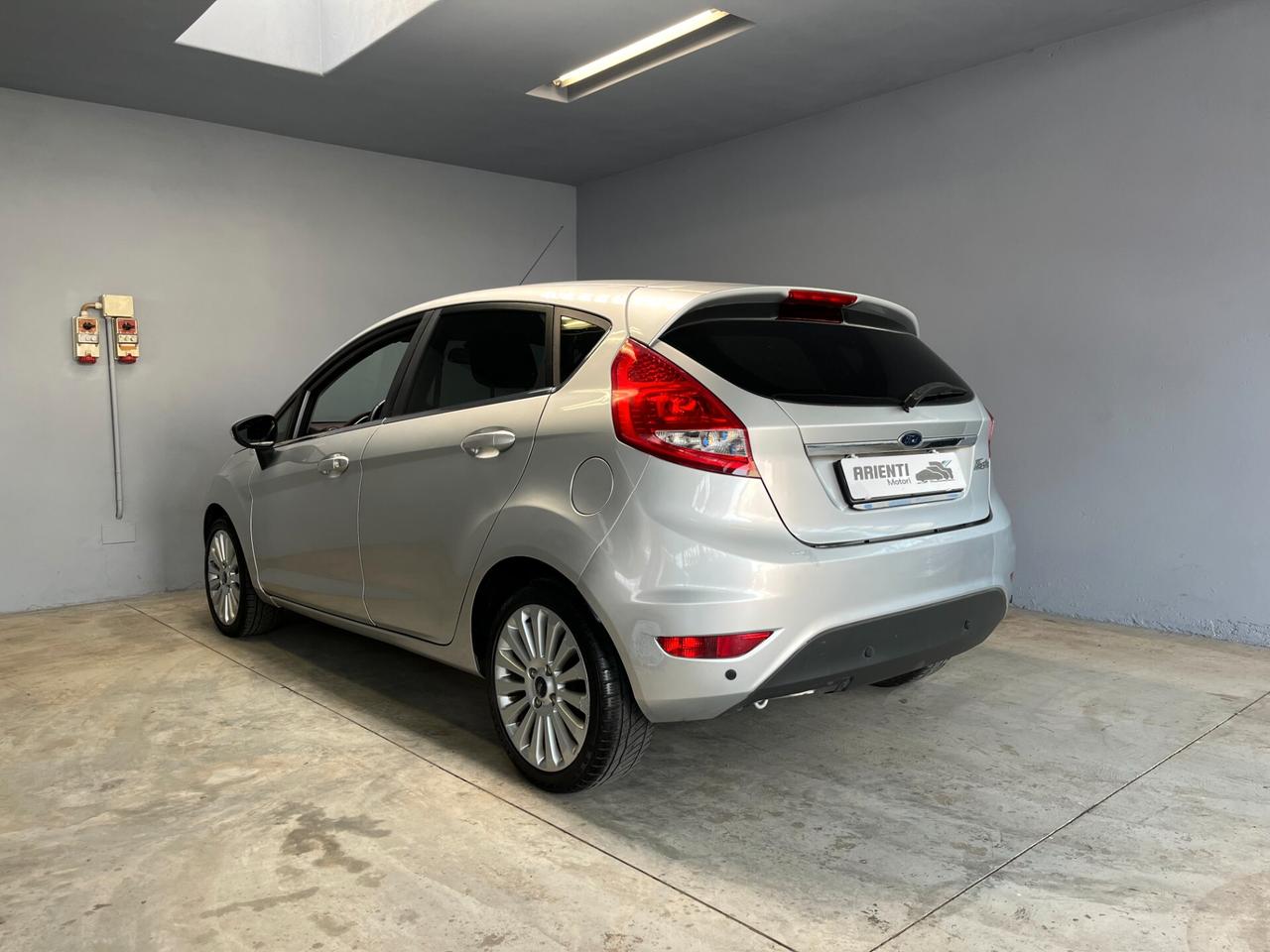 Ford Fiesta 1.2cc TITANIUM 82cv 5 PORTE x NEOPATENTATI