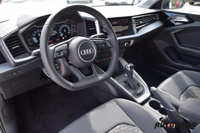 AUDI A1 1.0TFSI Stronic Identity black