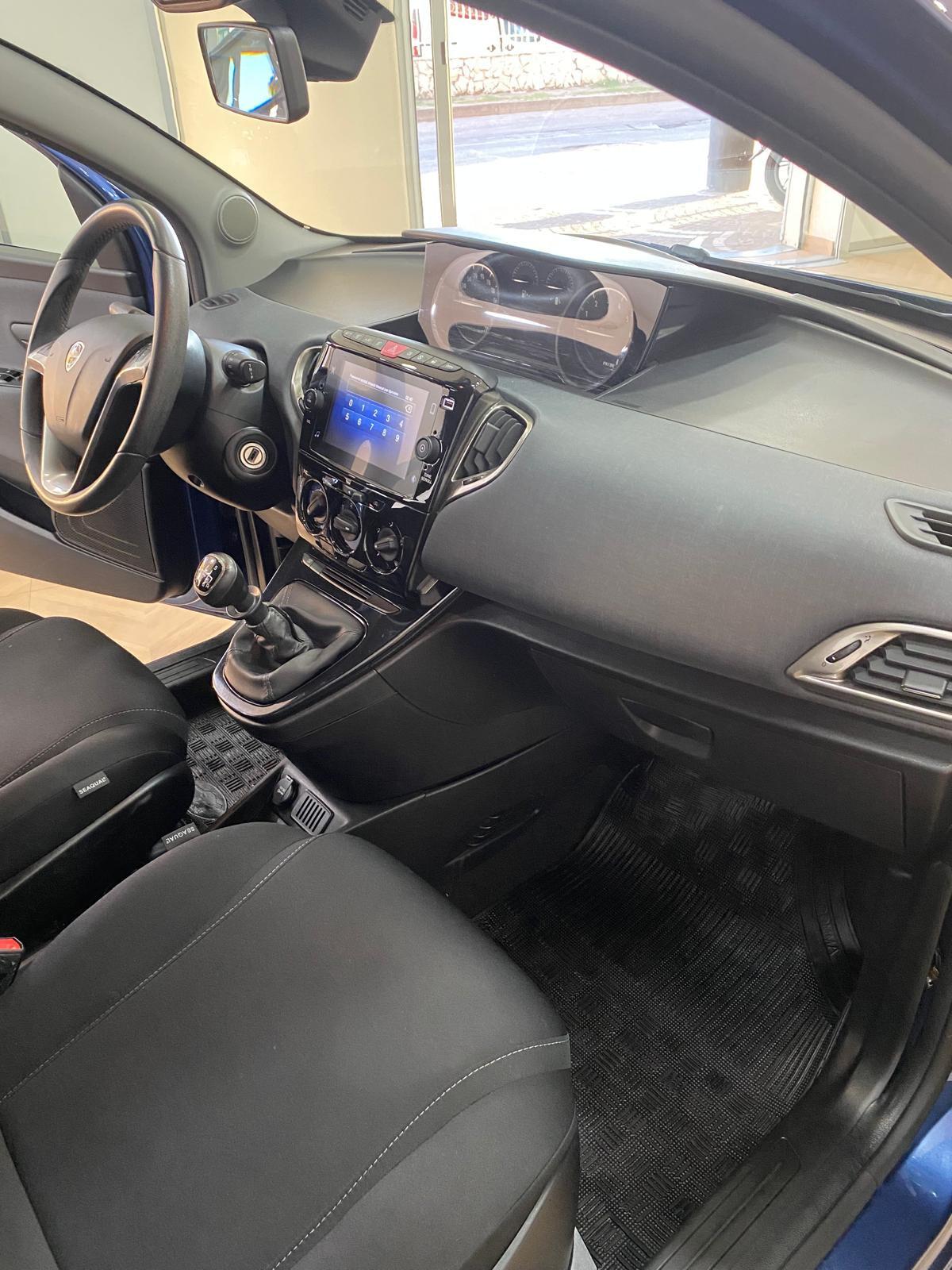 LANCIA YPSILON 1.0 HYBRID 2022-