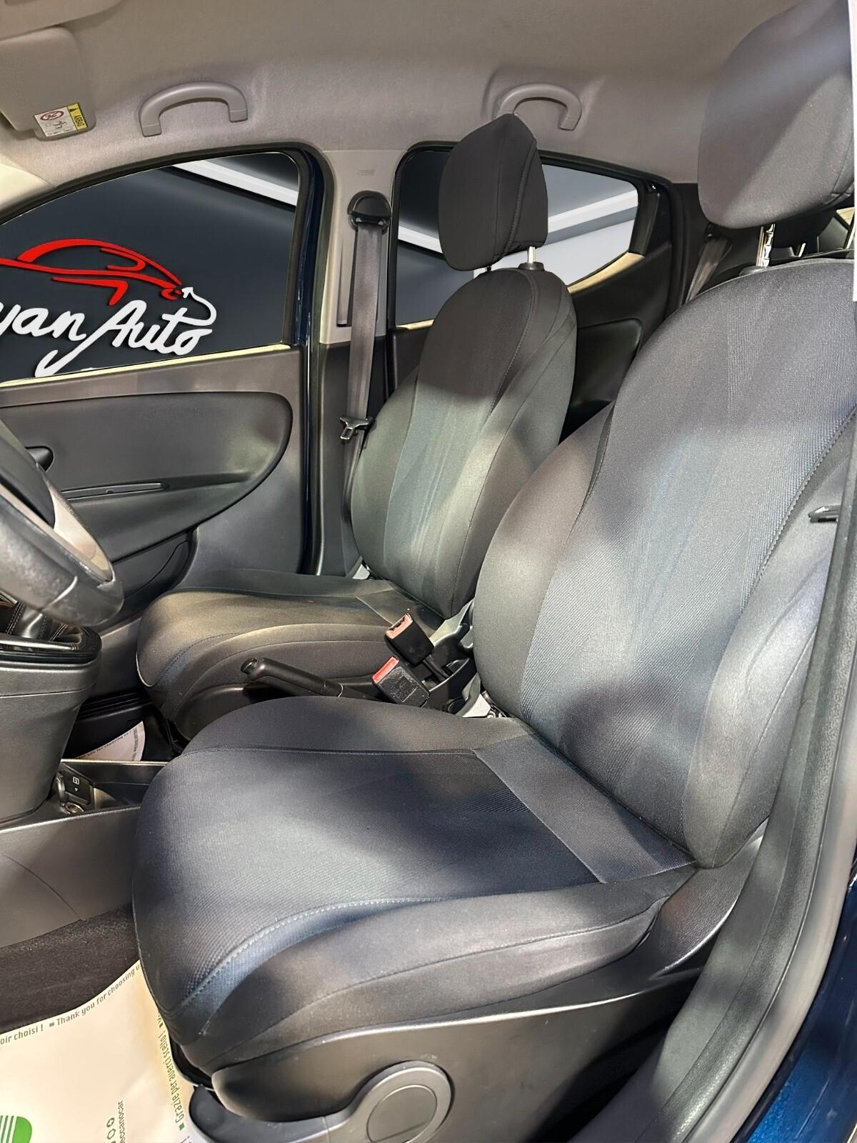 Lancia Ypsilon 1.2 69 CV 5 porte S&S Platinum IVA ESPOSTA