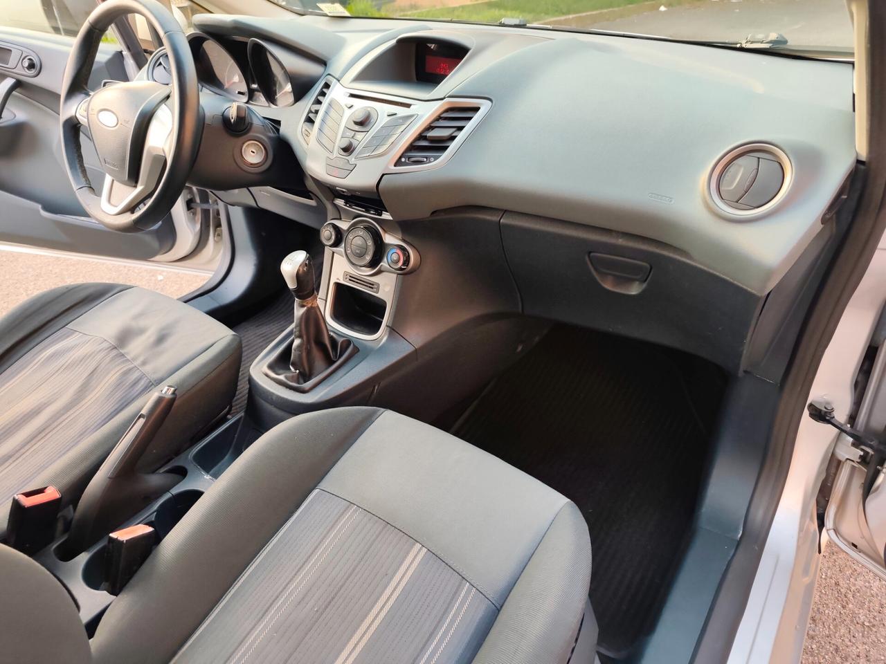 Ford Fiesta 1.2 Benz 82 CV 5 porte Titanium