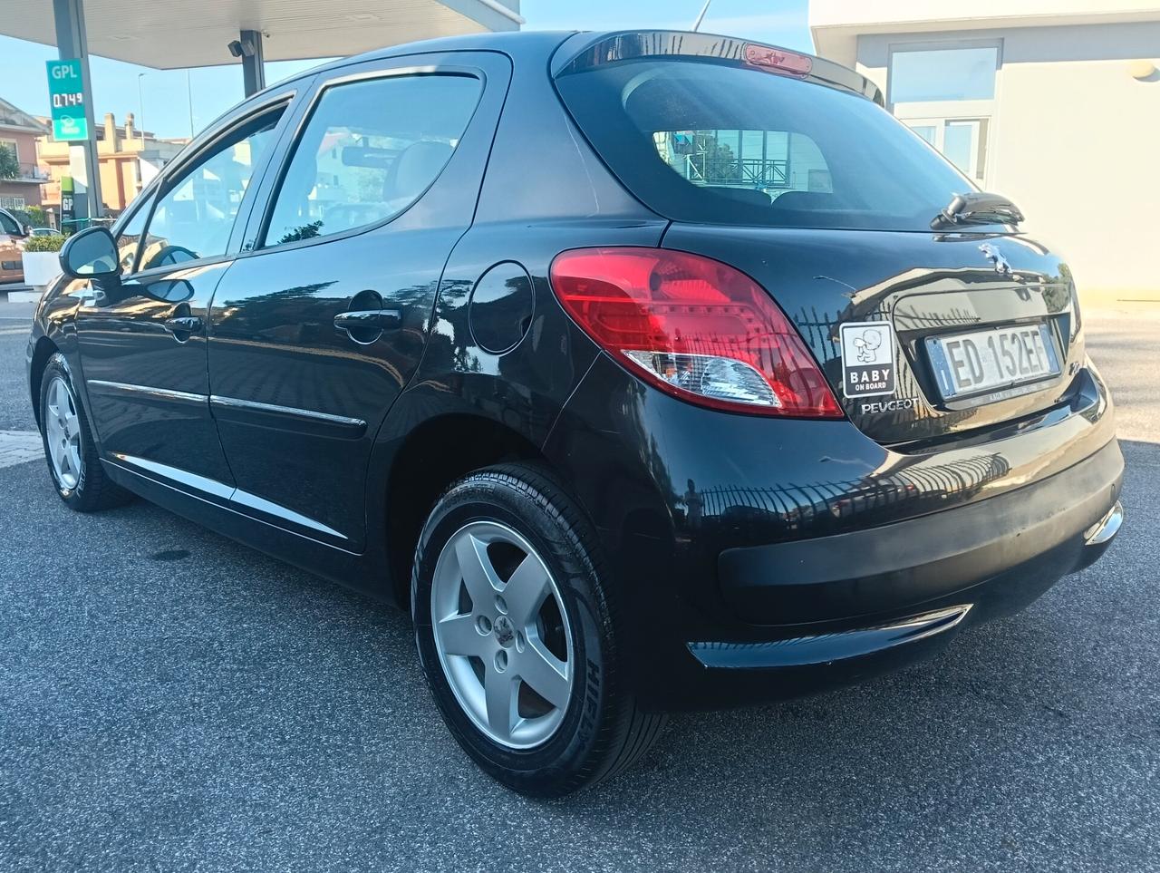Peugeot 207 1.4 Marciante / Motore da rivedere consumo d'olio
