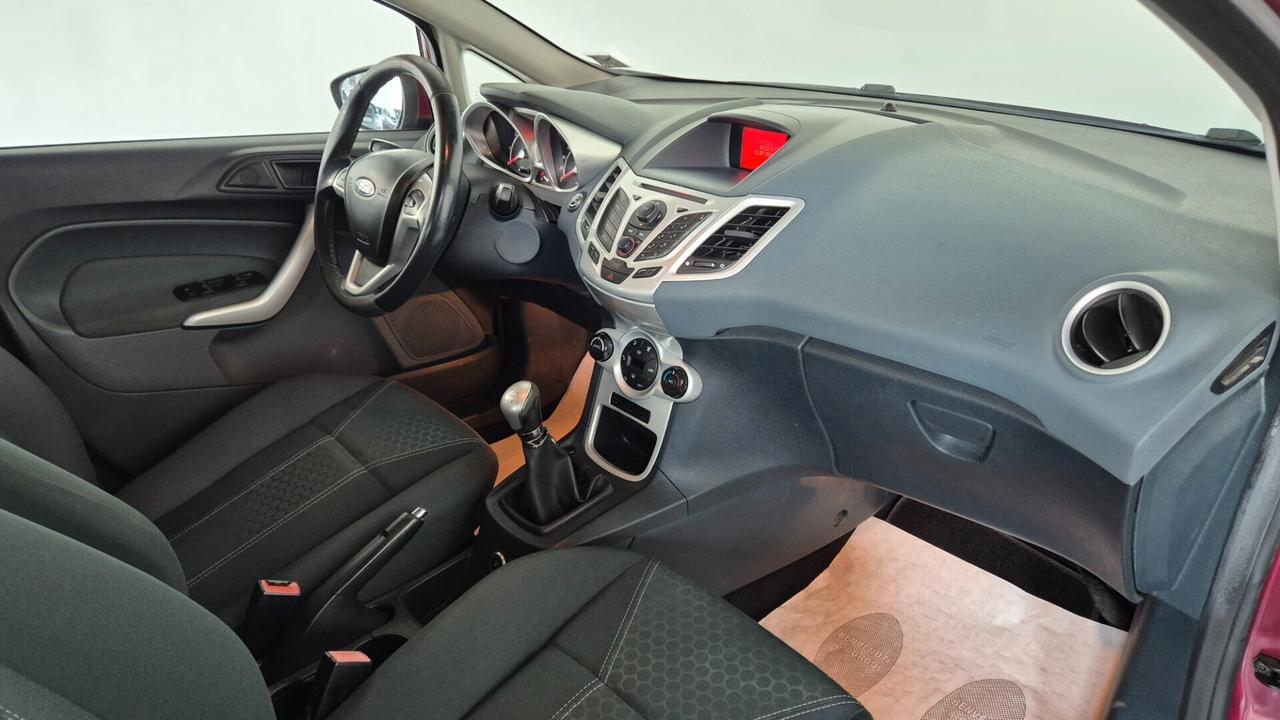 Ford Fiesta 1.4 5 porte Bz.- GPL Titanium Neopatentati