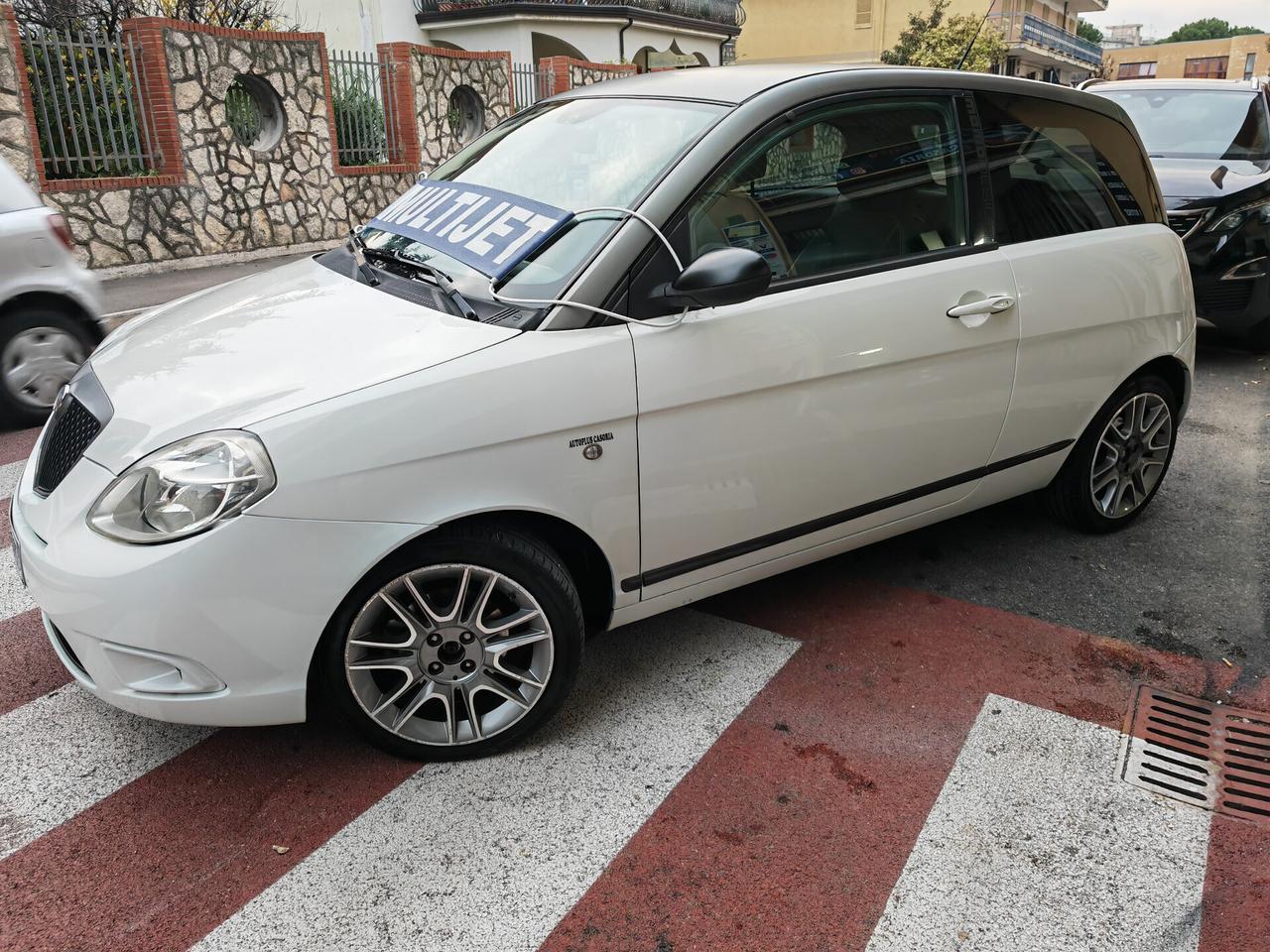 LANCIA YPSILON 1.3 MJT CV105 KW77 MOMODESIGN