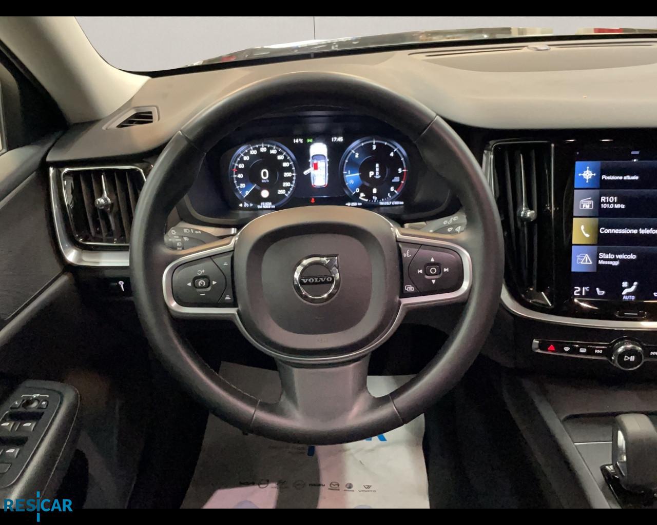 VOLVO V60 II 2019 V60 2.0 B4 Momentum Business auto