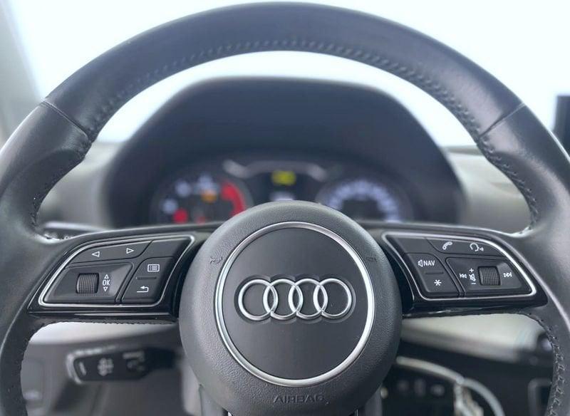 Audi Q2 1.6 30 TDI Identity Black S TRONIC