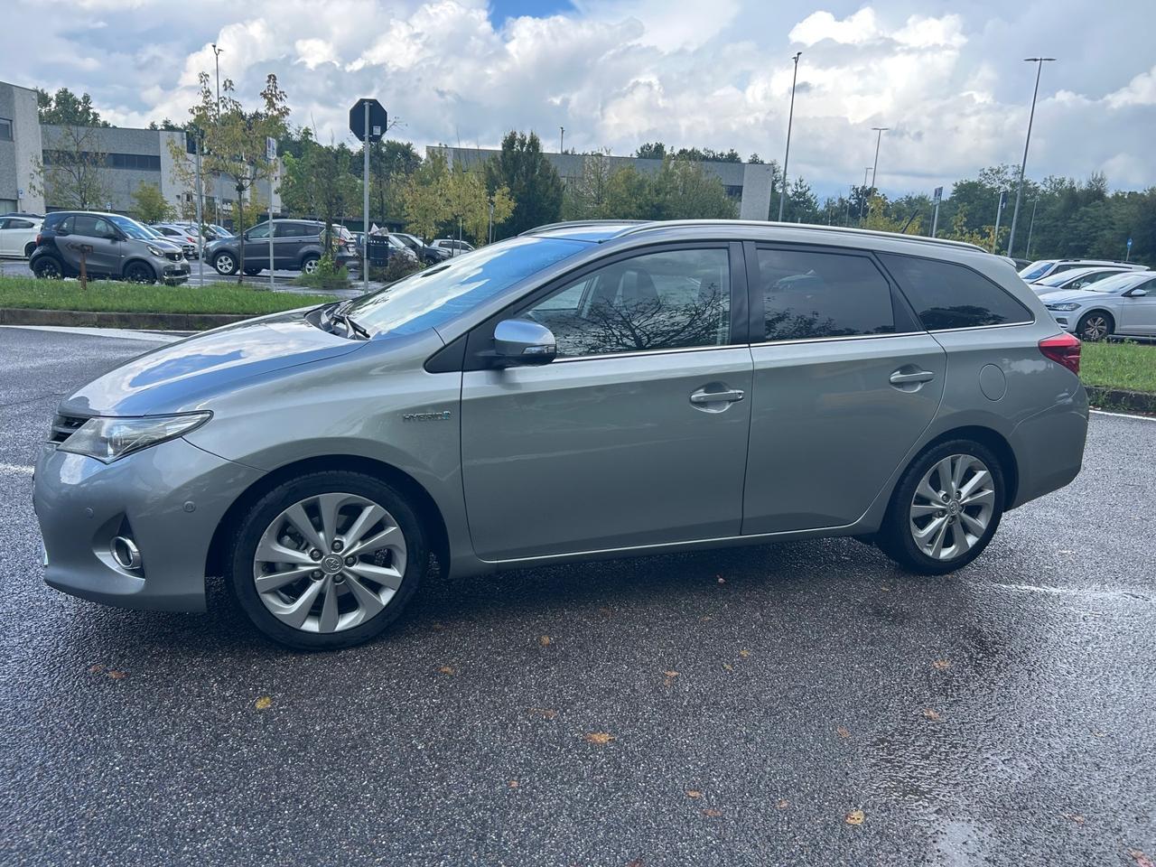 Toyota Auris 1.8 Hybrid Business