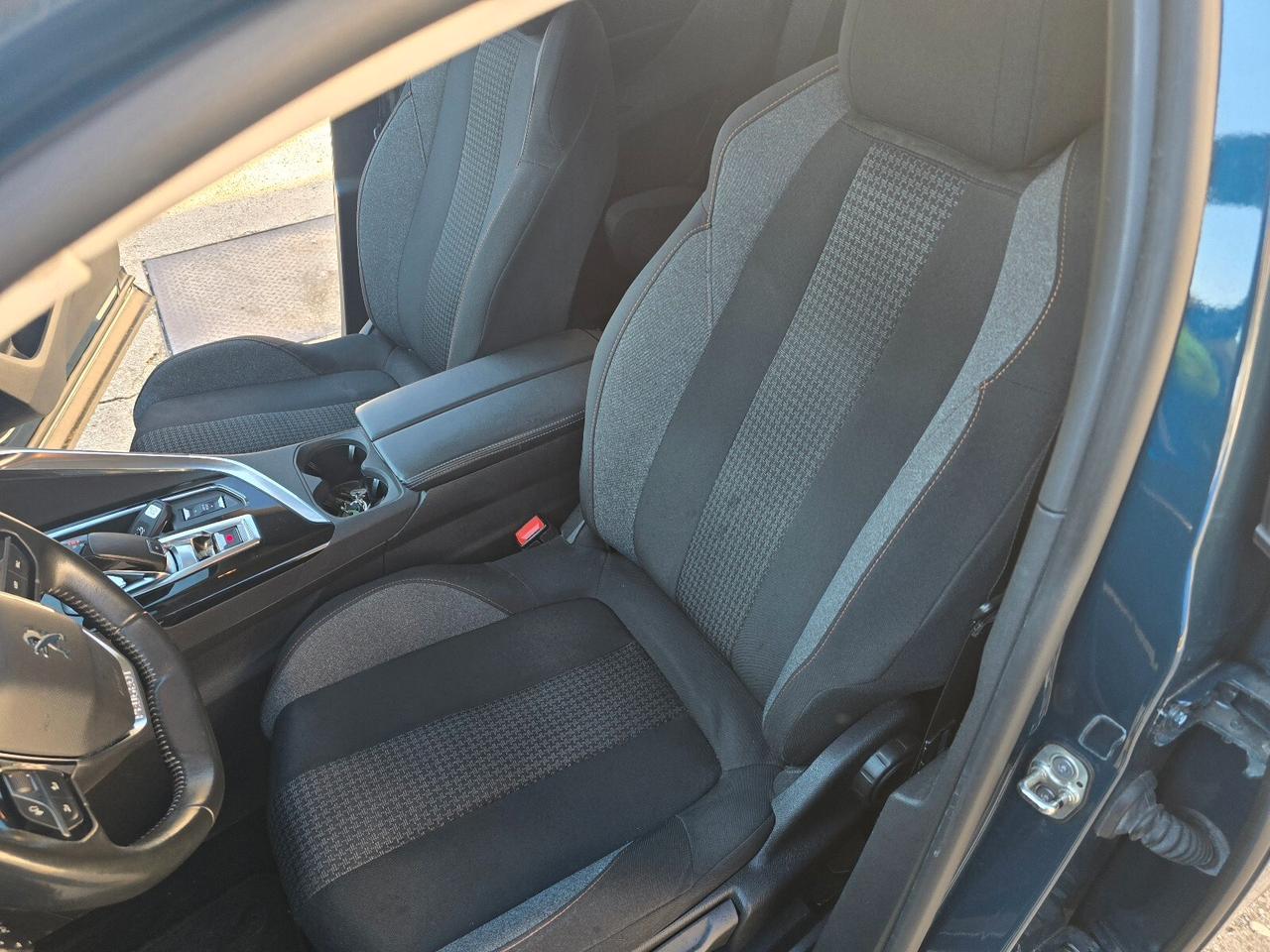 Peugeot 5008 BlueHDi 130 S&S EAT8 Active Pack