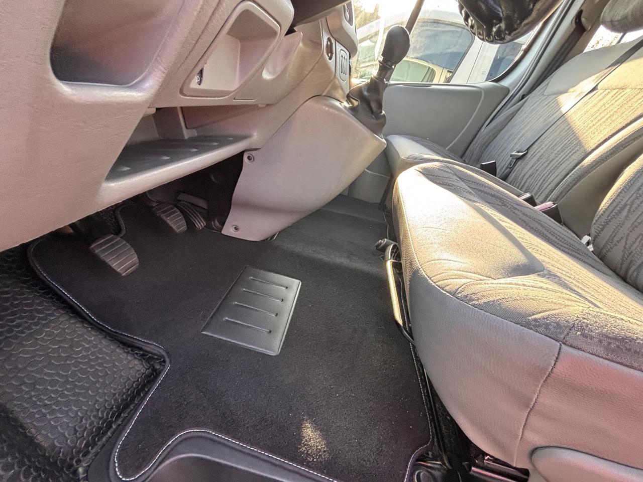 nissan primastar 7 posti trasporto 2 carrozzine per disabili