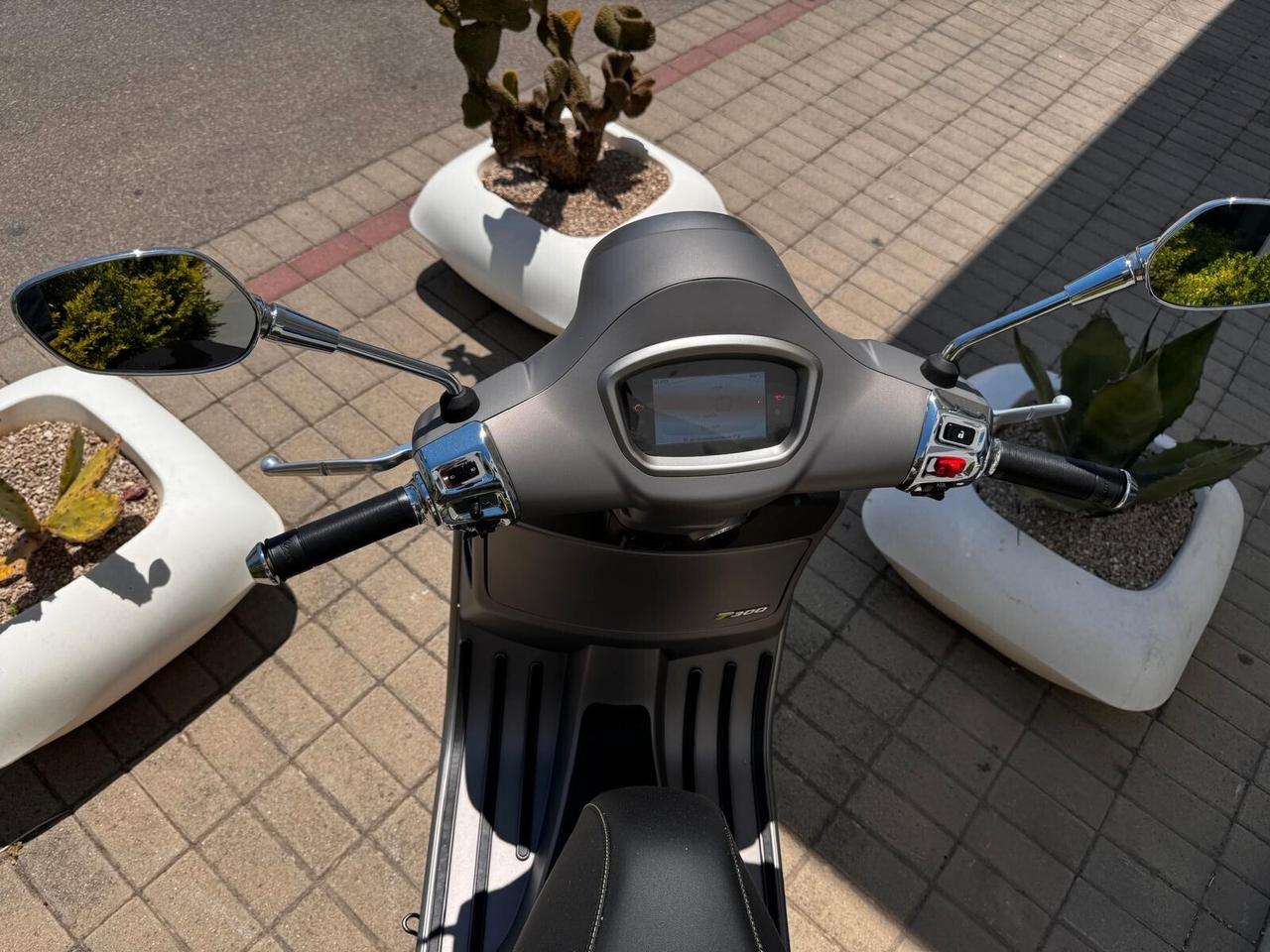 VESPA 300 GTS SUPER TECH KM0