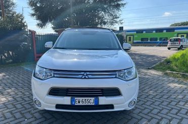 Mitsubishi Outlander 2.0 MIVEC 4WD CVT Intense