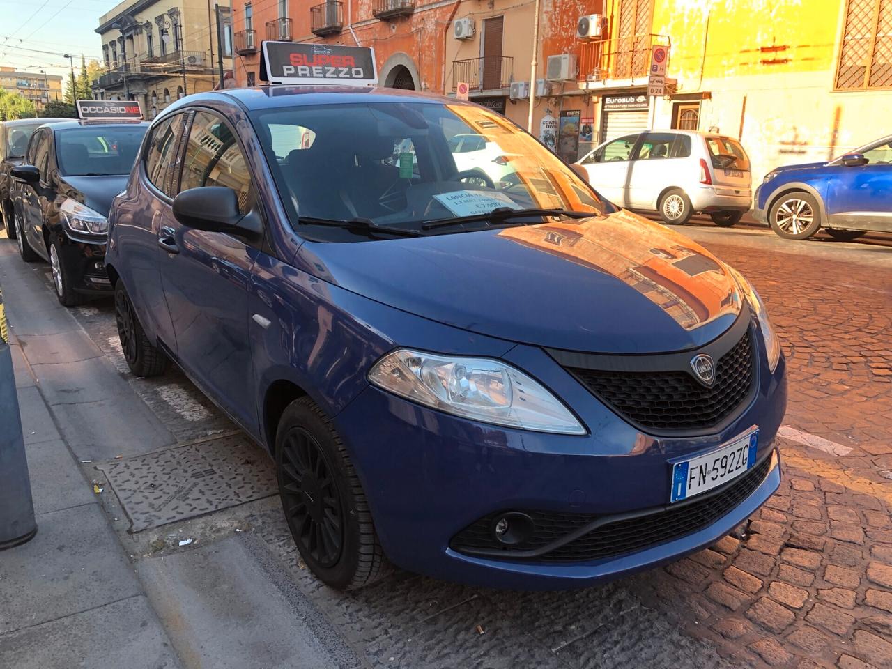 Lancia Ypsilon 1.2 69 CV 5 porte Unyca