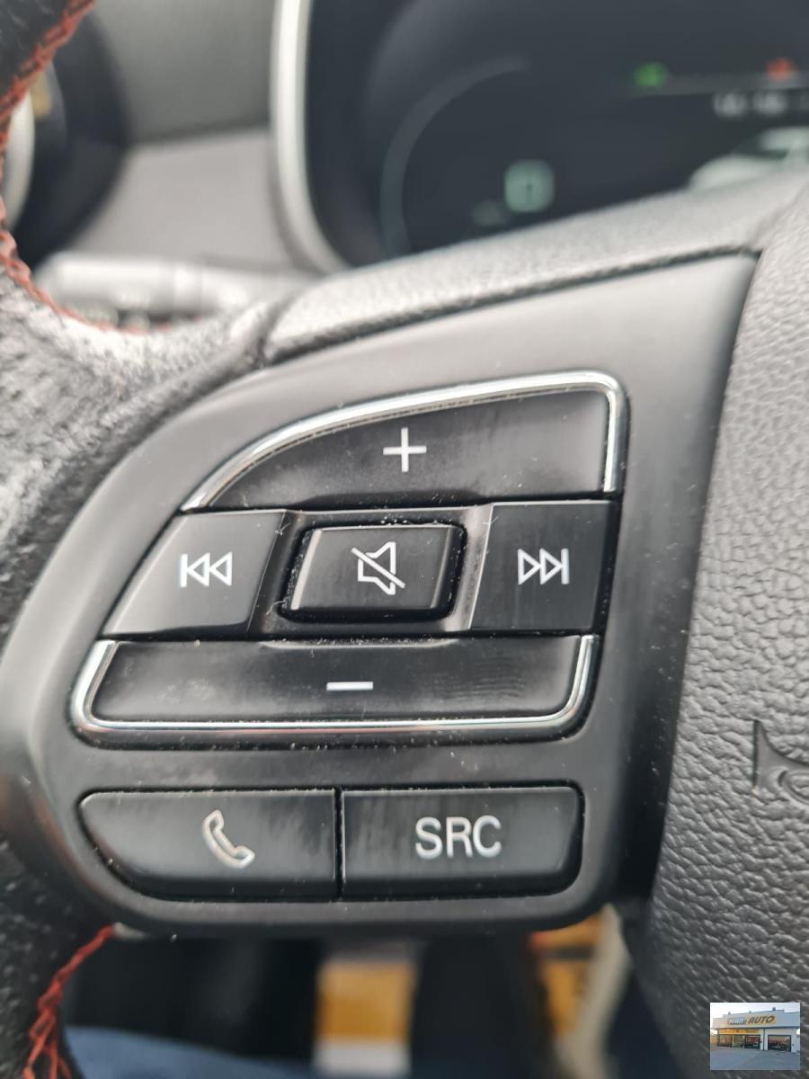 MG ZS Luxury 1.5 Benzina-Anno 2022