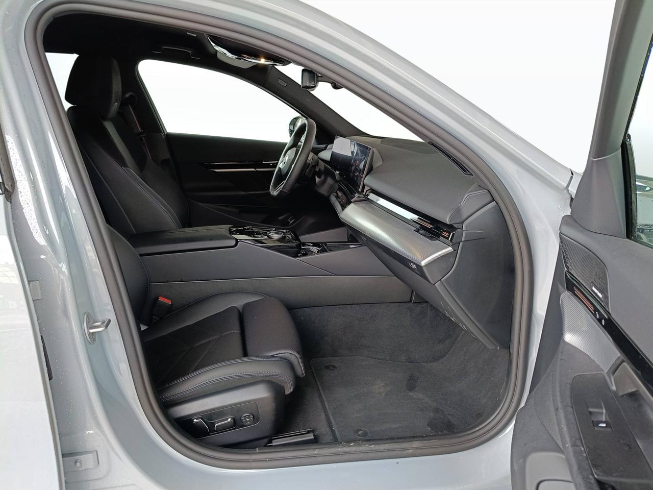 BMW Serie 5 G61 2024 Touring - 520d Touring 48V xdrive MSport auto