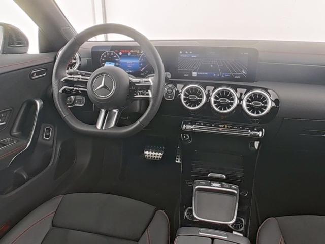 MERCEDES-BENZ CLA 200 Automatic Shooting Brake AMG Line Premium