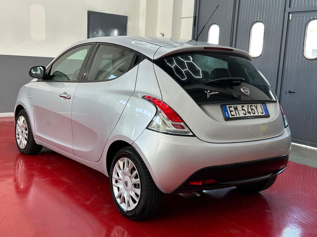 Lancia Ypsilon 1.2 69 CV 5 porte S&S Platinum
