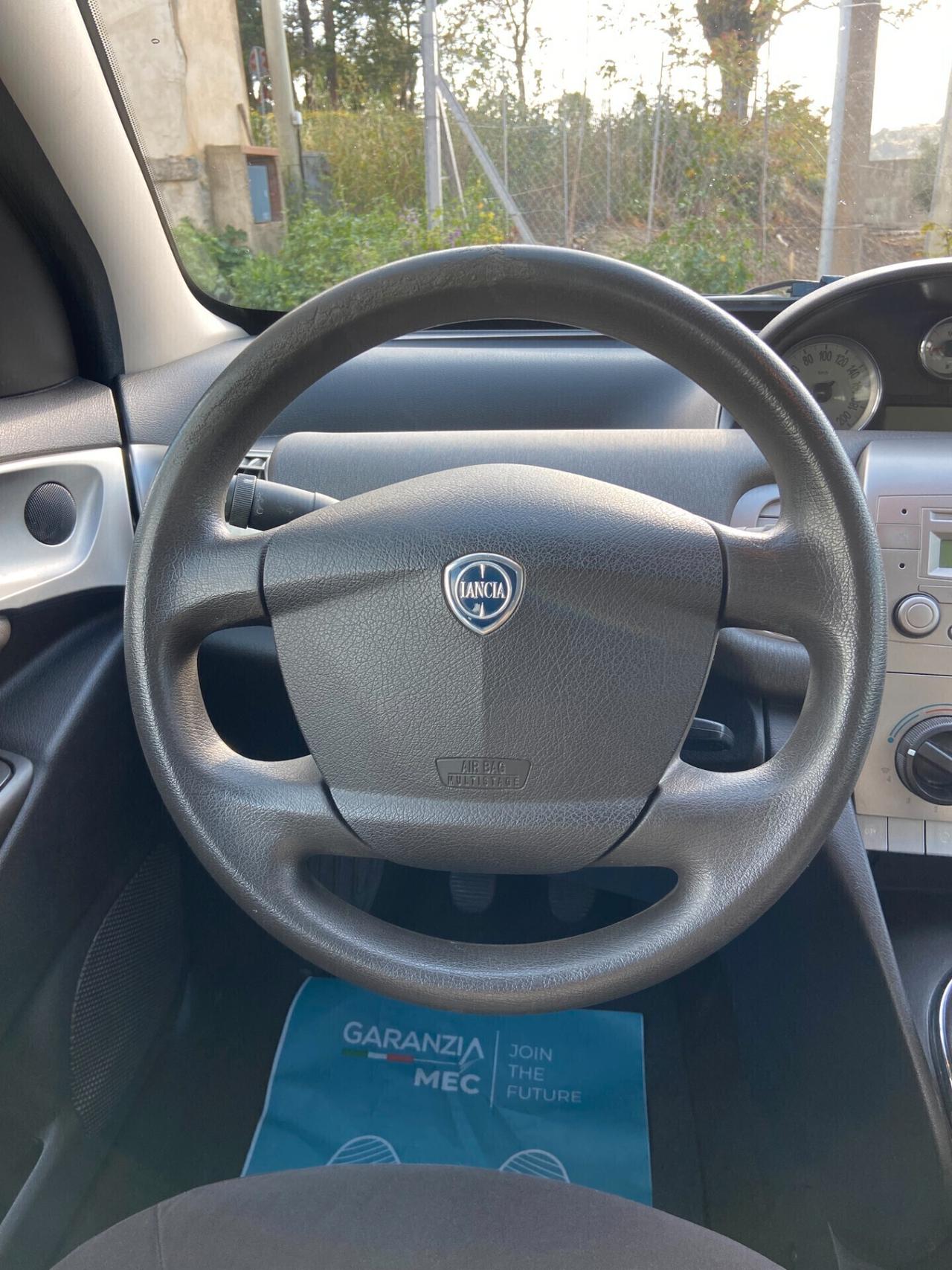 Lancia Ypsilon