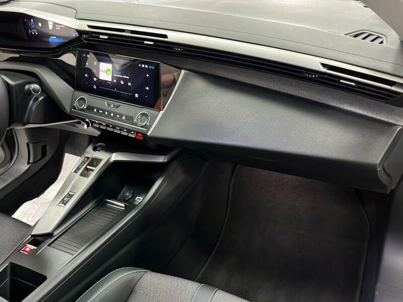 Peugeot 408 Allure Hybrid 136 e-DSC6 aut.