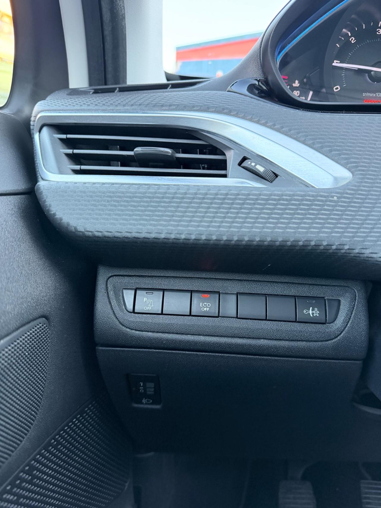 Peugeot 2008 1.6 e-HDi 92 CV Stop&Start Urban Cross