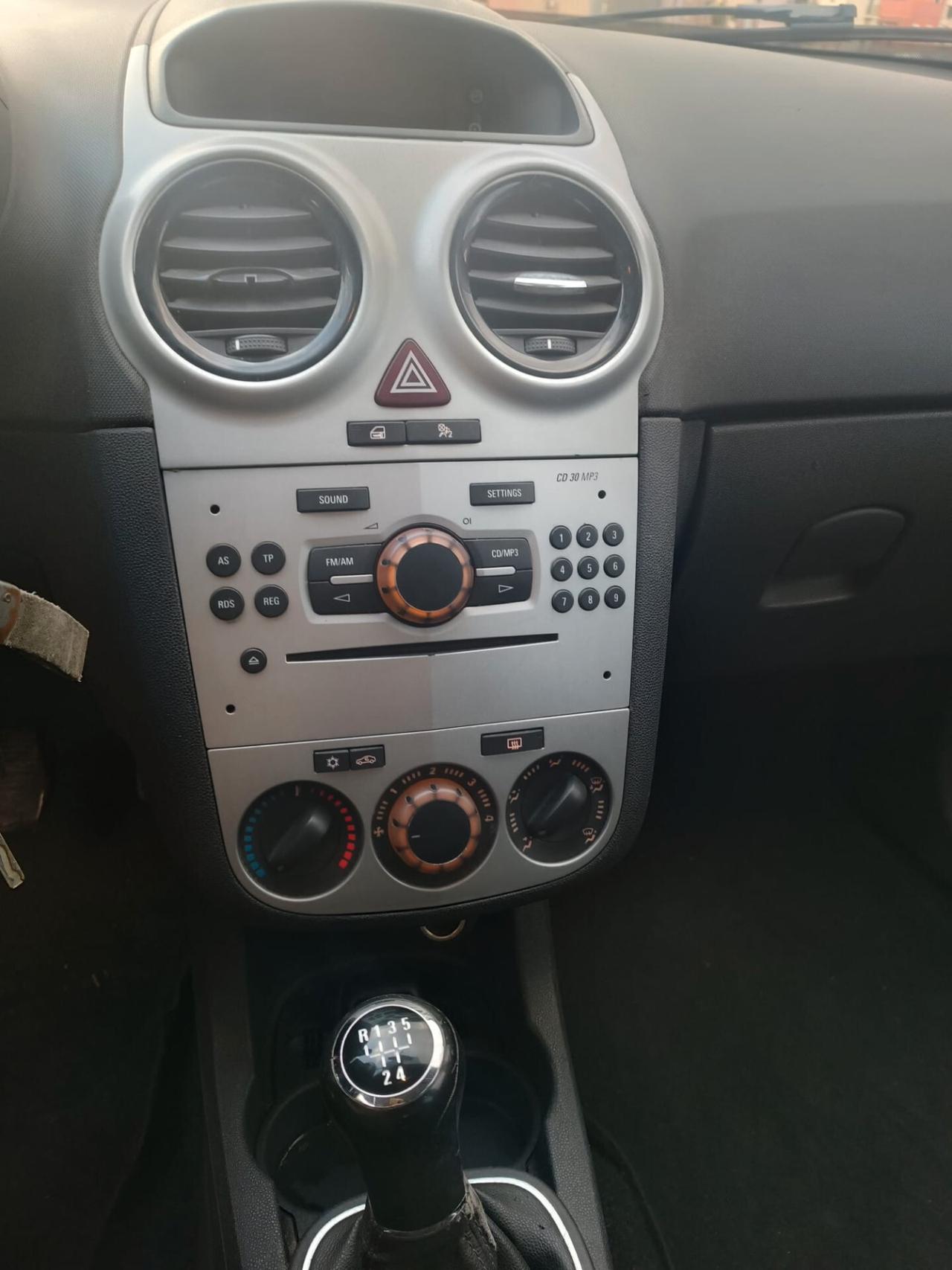 Opel Corsa 1.2 5 porte Cosmo