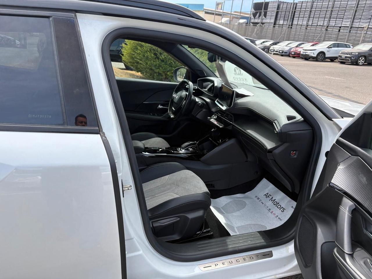 Peugeot 2008 motore elettrico 136 CV GT Pack